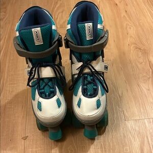 DBX Express Quad Adjustable Roller Skates - Aqua and White Kids Large 5-8